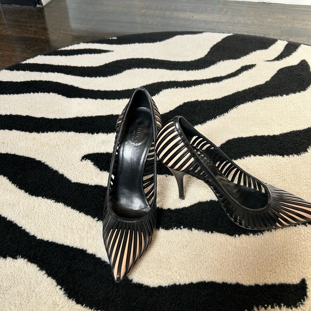 Gucci Black and Cream Stiletto Heels - Picture 2 of 8